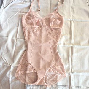 SPANX Bodysuit S/P Dusty Rose light shaping Lace
